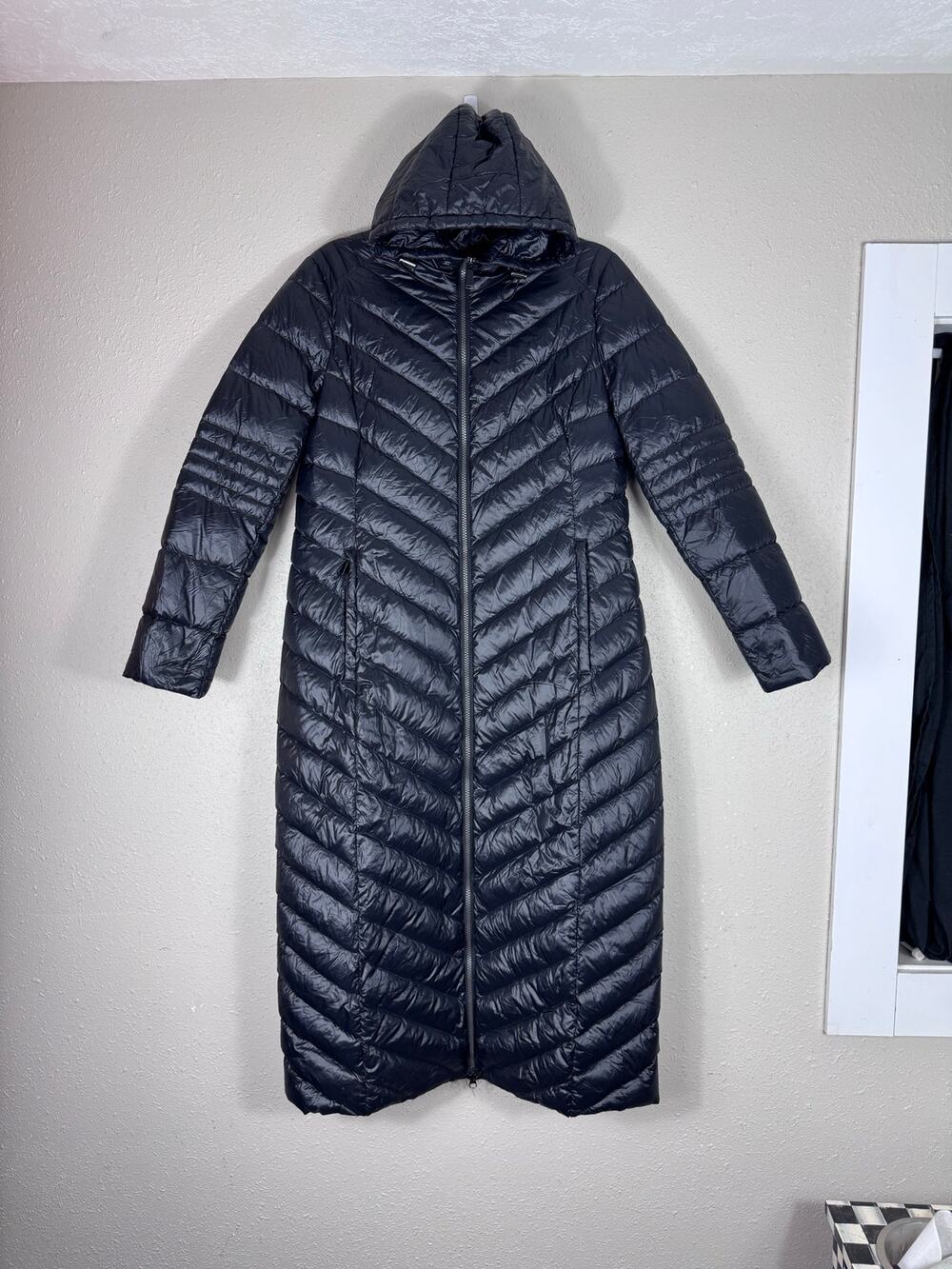 Saks Fifth Avenue Black private-label hooded long down coat Women’s size Medium